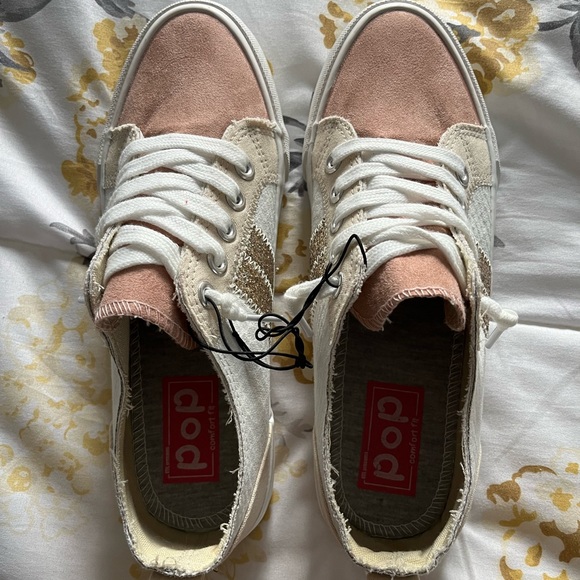 NWT - Pop Countess Womens Sneakers - Pink/Size 8 - Picture 5 of 7